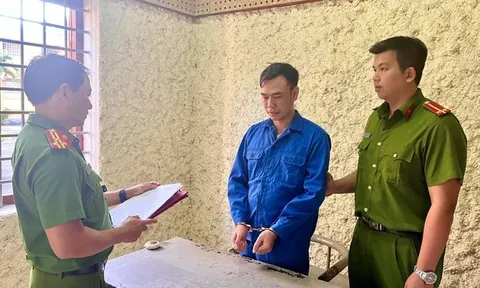 Vạch trần mặt nạ “bạch liên hoa”