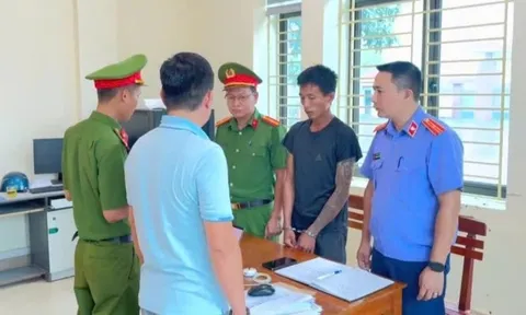 Khởi tố Nguyễn Văn Nam, gã cha dượng dùng búa bạo hành con riêng