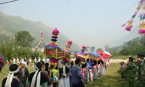 Khi tiếng cười vang lên giữa tang lễ: Bí ẩn phong tục “trộm heo” – nghi thức tiễn đưa người chết bằng niềm vui