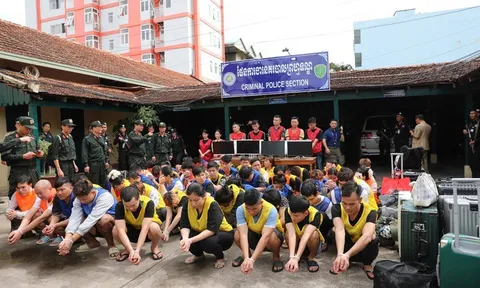 Hình ảnh đột kích “đại bản doanh” lừa đảo 300 tỉ đồng ở Campuchia: 59 đối tượng sa lưới