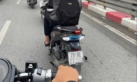 Cầm điện thoại khi lái xe – thói quen nguy hiểm khiến nhiều tài xế ‘mất tiền không oan’