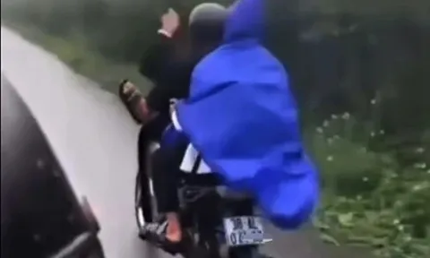 Triệu tập nhóm thiếu niên "diễn xiếc" trên xe máy ở Hà Tĩnh