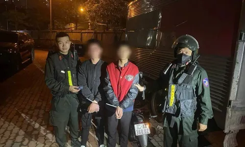 141 Hà Nội phát hiện đối tượng cầm tẩu thuốc hình trụ và hộp đựng thảo mộc khô nghi ma tuý