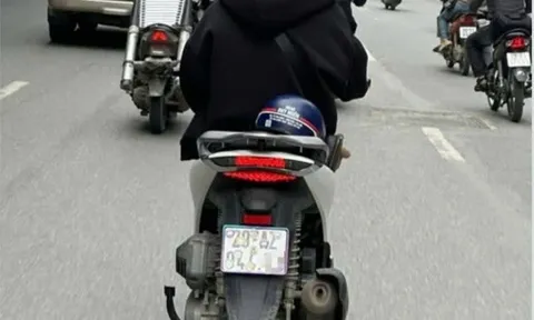 Dán sticker che biển số, nam thanh niên nhận cái kết đắng