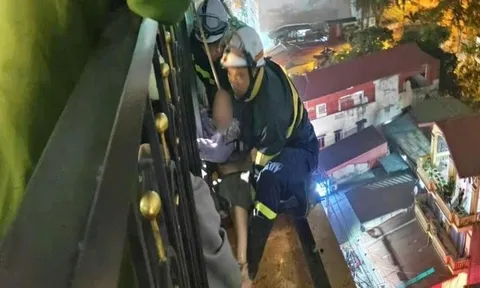 Công an Hà Nội "giành" cô gái trẻ từ tay tử thần ở độ cao tầng 9