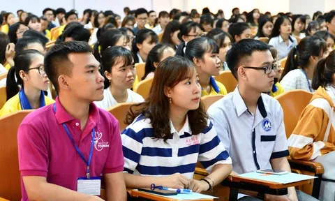 Từ 01/01/2026, sinh viên tốt nghiệp loại giỏi trở lên các chuyên ngành trong lĩnh vực nào thì được xét tuyển công chức?