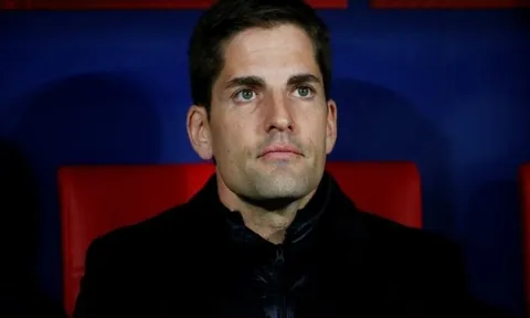 Cựu HLV tuyển Tây Ban Nha bắt cầu thủ thức trắng 28 tiếng liên tục vì nghe theo lời khuyên của... ChatGPT