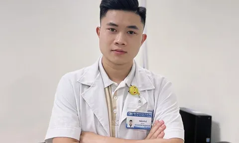 Ông bố cuồng bóng đá đặt tên con là Pê Lê, 30 năm sau thành bác sĩ nổi tiếng