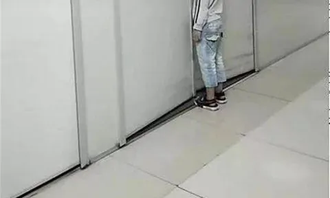 Mẹ vào phòng sinh nhưng mãi không thấy ra, bé trai nói 1 câu với y tá khiến ai cũng nghẹn ngào