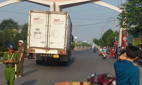 Va chạm với xe tải, nữ nhân viên tạp vụ tử vong tại chỗ: Nhân chứng nói gì?