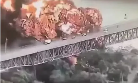 "Quả cầu" lửa bao trùm cầu huyết mạch ở panama sau vụ nổ kinh hoàng