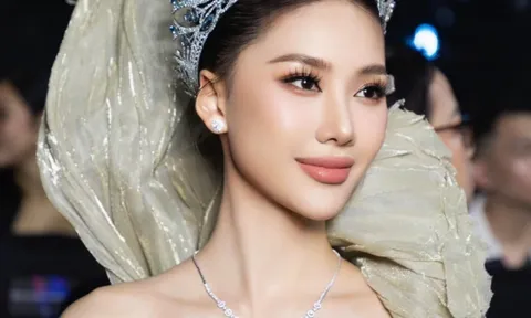 Hoa hậu Bùi Quỳnh Hoa tiết lộ 8 năm đầy giông bão, trong hành trình vượt sóng gió để giữ vững giấc mơ