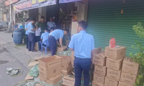 Kho hàng “khủng” ở TP.HCM bị sờ gáy vì nghi nhập lậu mỹ phẩm