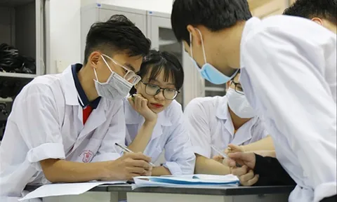 Mức lương bác sĩ mới ra trường từ năm 2026 là bao nhiêu?