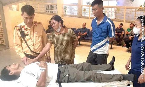 Tình huống khẩn cấp trên đường: CSGT "thần tốc" mở đường cứu người đột quỵ