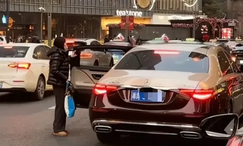 Bà mẹ đi Maybach đón con bị mắng vì "outfit quê mùa", khi check giá từ đầu đến chân dân mạng phải "quay xe" gấp