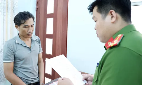 Diễn biến mới vụ bé gái 13 tuổi sinh con ở An Giang:  Công an bắt giam cha dượng "hờ"