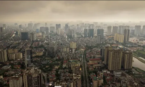 Bầu trời Hà Nội bỗng tối sầm dù đã 9h sáng: Một hiện tượng "lạ" đang áp sát?