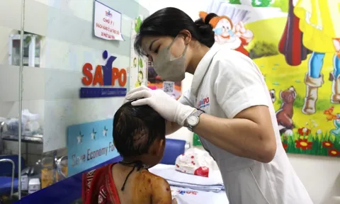 Bé trai bị chó nhà tấn công, nhiều vết cắn phức tạp ở vùng đầu và thân mình: Chuyên gia y tế cảnh báo