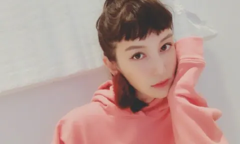 Một nữ người mẫu nổi tiếng bị tạm giam