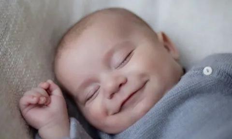 Làm sao để trẻ ngủ xuyên đêm? 5 nguyên tắc cha mẹ cần áp dụng