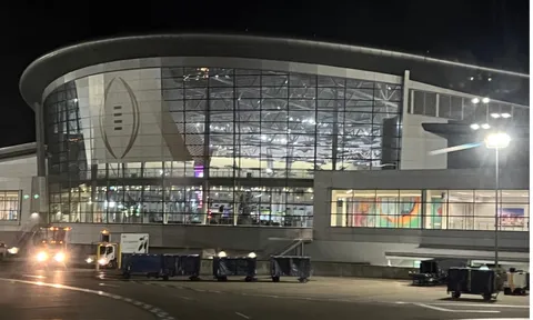 Bí ẩn vụ người phụ nữ 38 tuổi rơi từ trên cao xuống tử vong tại sân bay, cơ quan chức năng vào cuộc