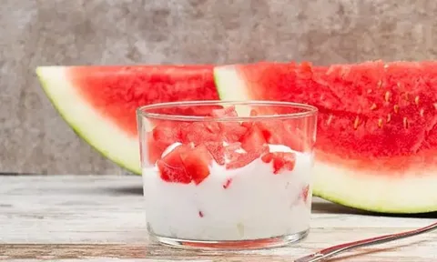 Ăn dưa hấu kiểu này, lợi chưa thấy nhưng hại đã đến gần