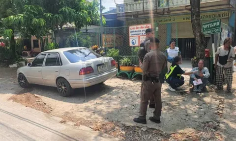 Mẹ ngủ quên, con gái 4 tuổi mắc kẹt trong xe ô tô và tử vong: Hiện trường xót xa