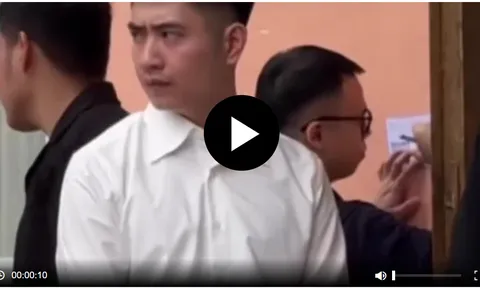 Clip đám cưới gây sốt vì một “ánh mắt lạ” từ người đứng đón khách: Danh tính mới bất ngờ