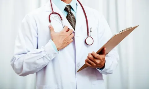 Từ 15/5: Kê đơn “chữ bác sĩ” khó đọc có thể bị phạt tới 2 triệu đồng