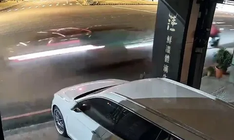 Tài xế BMW phê ma túy tông người bán rau lúc rạng sáng: Camera ghi lại khoảnh khắc đau lòng