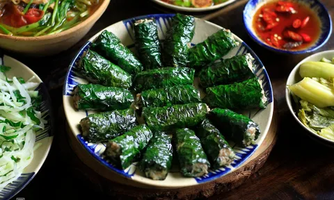 Loại lá quen thuộc nơi góc vườn từng không ai để ý, nay thành nguyên liệu "đắt khách" hỗ trợ giảm đau nhức xương khớp, có giá 30.000 -- 50.000 đồng/kg