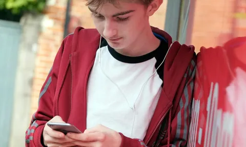 Sau 3 tháng cấm mạng xã hội trẻ em, Australia vẫn đau đầu vì TikTok, Facebook