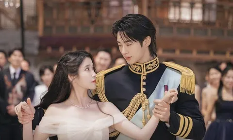 Perfect Crown: Phim Hàn ngọt "quắn quéo" hút 2,1 tỷ lượt xem, Byeon Woo Seok đẹp chuẩn hoàng tử, IU mất điểm vì bộ móng tay