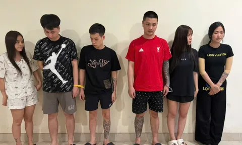 Đột kích phòng trọ lúc sáng sớm, bắt quả tang 3 người đẹp cùng 2 thanh niên đang "làm điều mờ ám"