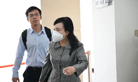 Những hình ảnh đầu tiên về cựu Bộ trưởng Y tế Nguyễn Thị Kim Tiến tại phiên tòa sáng nay (20/5)