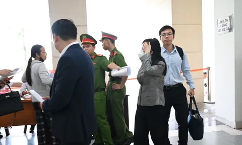 Những hình ảnh đầu tiên về cựu Bộ trưởng Y tế Nguyễn Thị Kim Tiến tại phiên tòa sáng nay (20/5)