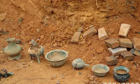 Vật thể bí ẩn trong suốt xuất hiện trong mộ cổ 2.400 năm tuổi khiến chuyên gia sợ hãi, vội vã "gọi điện về Bắc Kinh