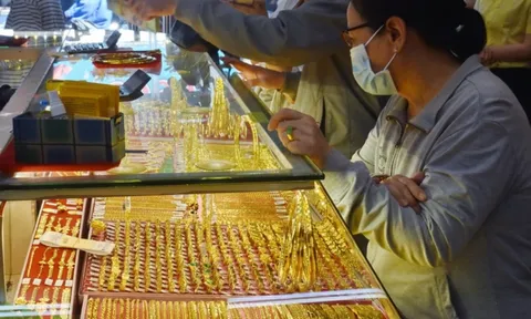 Giá vàng sáng 22/5: SJC vọt lên 162,4 triệu đồng/lượng, nhiều nơi tăng gần 1 triệu đồng/lượng chỉ sau một đêm