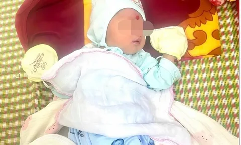 Bé trai 4 ngày tuổi được phát hiện trong túi xách: Lời nhắn nghẹn lòng của người mẹ "đừng mang cháu đi đâu..."