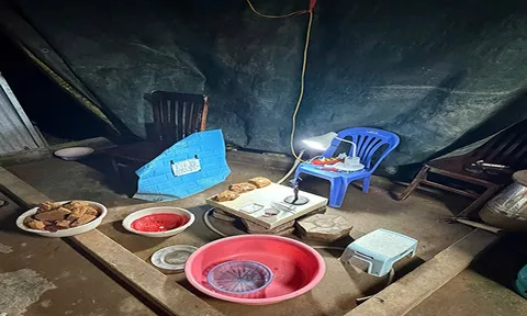 Đột kích "đại bản doanh" livestream “đổ thạch” đầy kịch tính trên Youtube: Hiện trường sơ sài đến không ngờ của những phiên live tiền tỷ