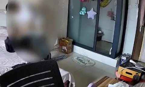 Lắp camera trong phòng ngủ, tôi chết lặng khi phát hiện chồng làm điều này
