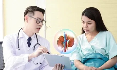 Bác sĩ chỉ điểm thói quen hằng ngày đang “vắt kiệt” sức khỏe hai quả thận, dân văn phòng gặp thường xuyên