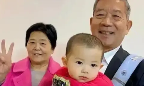 Cặp đôi U70 bất ngờ “lên chức” bố mẹ: Nỗi lo không kịp nhìn con trưởng thành