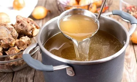 Bé gái lớp 5 mắc bệnh gút vì ăn uống: Bác sĩ liệt kê 5 "thủ phạm" giấu mặt trong thực đơn hàng ngày của trẻ