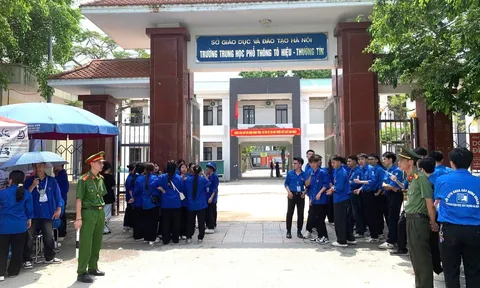 Hà Nội: Hơn 800 thí sinh tại Chương Dương bước vào ngày thi đầu tiên tuyển sinh vào lớp 10, an ninh được siết chặt