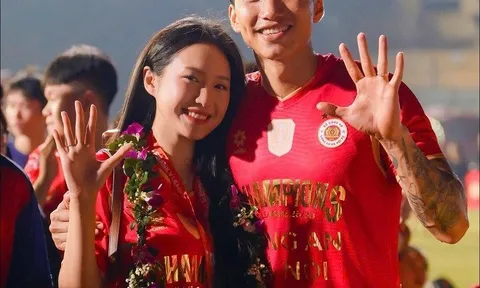 "Thóc ơi": Lời gọi vợ ngọt lịm của Văn Hậu giữa khoảnh khắc đăng quang V.League