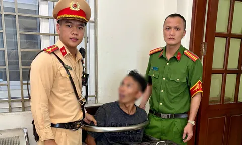Danh tính người đàn ông cầm bồ cào lao ra đường đe dọa, đập phá xe ở Hà Nội