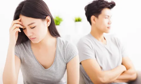 Vợ lạnh nhạt chuyện chăn gối, tôi lén đặt camera phòng ngủ và sốc sau khi xem video