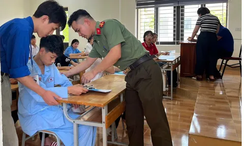 Vừa mổ ruột thừa, nam sinh vẫn quyết đi thi lớp 10 và cái kết khiến nhiều người xúc động